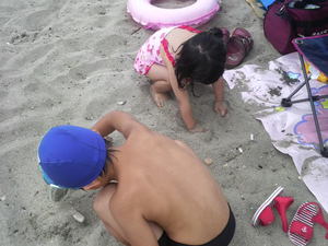 由良海岸での子どもたち